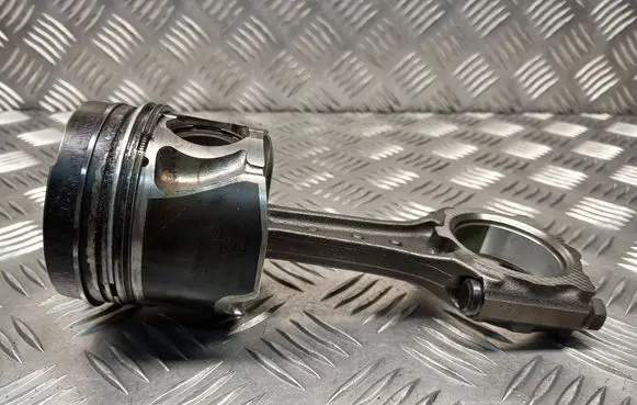Opel Astra H Piston with connecting rod 