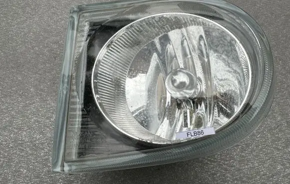Nissan Patrol Y61 Headlight/headlamp 26060VC326
