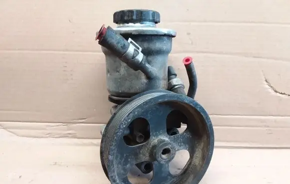 Toyota Avensis T250 Power steering pump