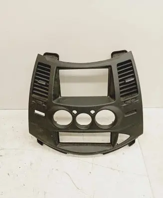 Mitsubishi Grandis Dash center air vent grill