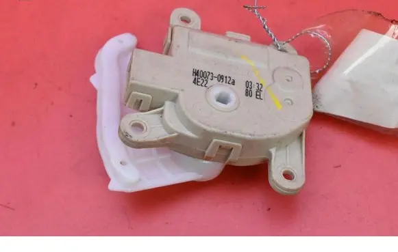 Hyundai Kona I Air flap motor/actuator H400730912