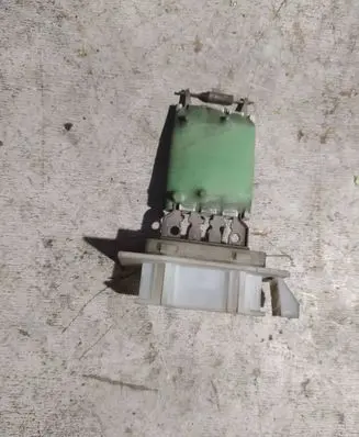 Volkswagen PASSAT B6 Heater blower fan relay 