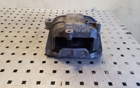Engine mount bracket