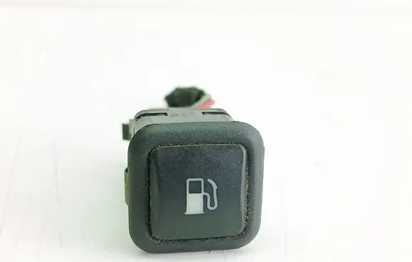 Volkswagen PASSAT B5 Fuel tank opening switch 3B0959833A