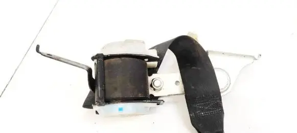 Toyota Avensis T250 Middle seatbelt (rear) 501U970138