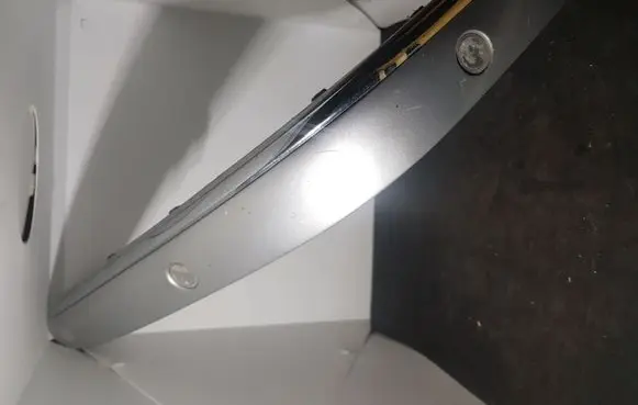 Front bumper splitter molding