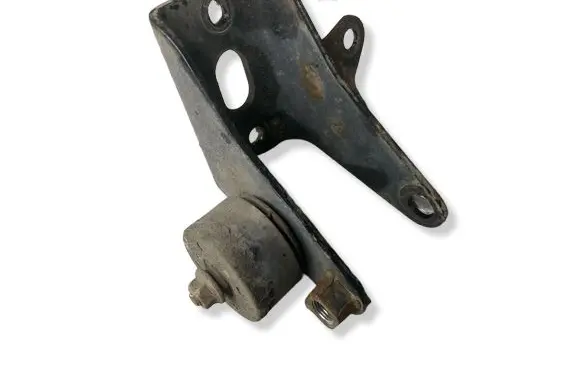 Toyota Avensis T250 Engine mounting bracket 