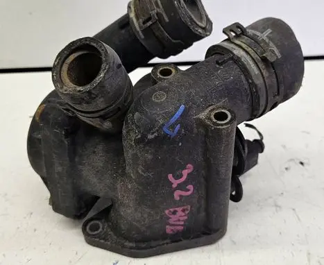 Audi A3 S3 8P Thermostat housing 022121117C4CAR 022121117C 022121121E