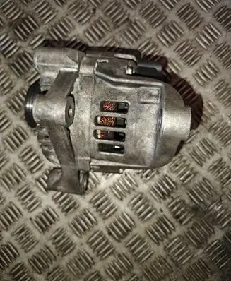 Toyota Avensis T270 Generator/alternator NAL1952