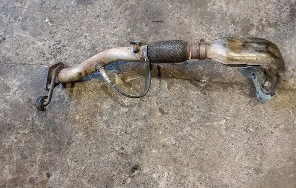 Mitsubishi Carisma Exhaust gas pipe 