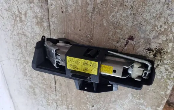 Audi A6 S6 C6 4F Lift Jack 