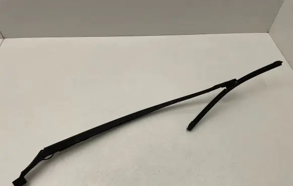 Toyota Avensis T270 Front wiper blade arm 3392125686 B0SCH 79983
