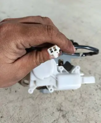 Loading door lock