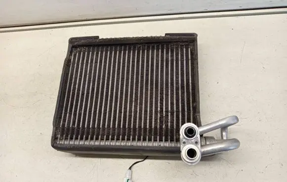 Nissan Qashqai+2 Air conditioning (A/C) radiator (interior)