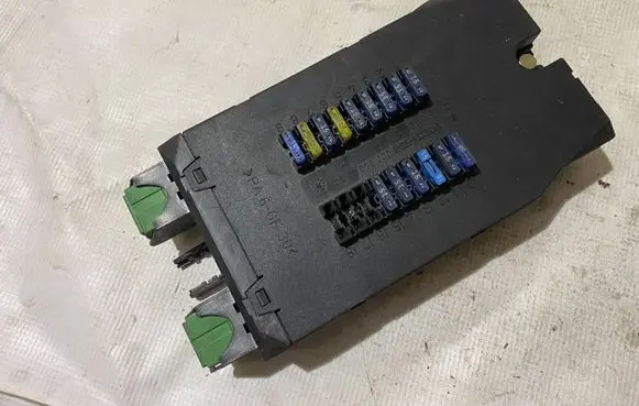 Mercedes-Benz Vito Viano W638 SAM control unit 0005400650 A0005400650
