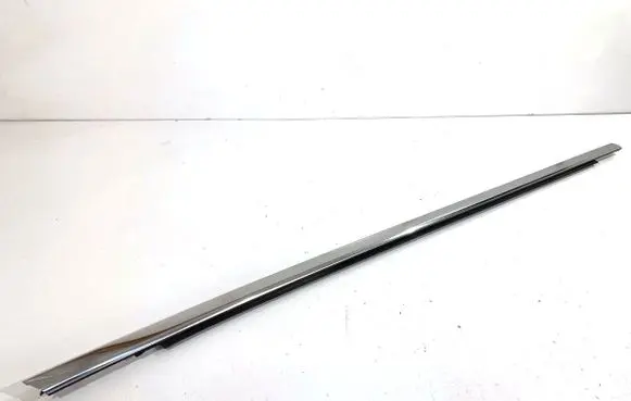 Nissan Qashqai J12 Front door glass trim molding