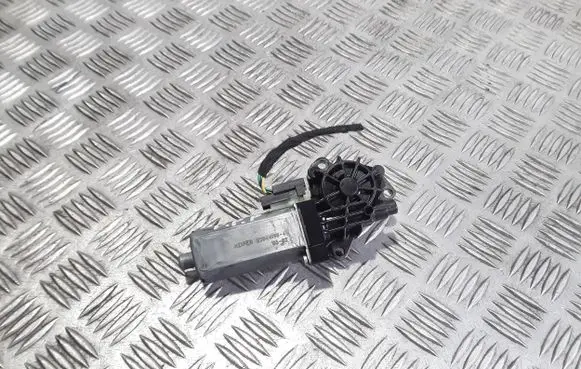 Mercedes-Benz E W211 Seat adjustment motor 0390203002