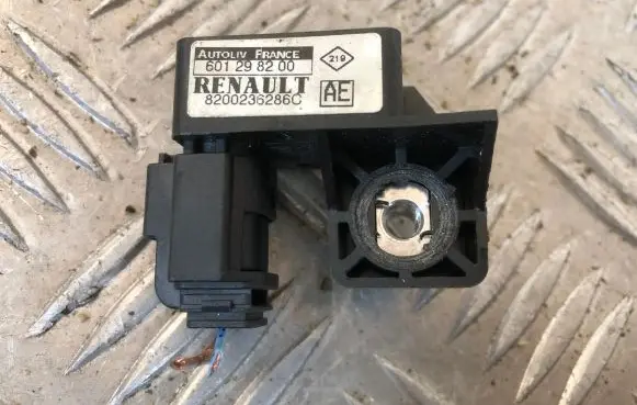 Renault Scenic II - Grand scenic II Airbag deployment crash/impact sensor 8200236286C 601298200
