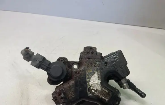 Opel Astra H Fuel injection high pressure pump 0445010157 0055206489