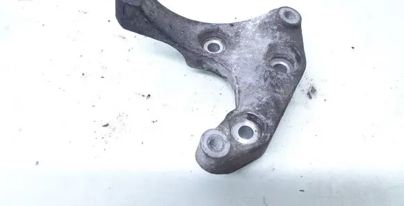 Opel Zafira B Engine mounting bracket 8980055390