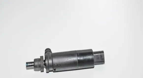 BMW 5 E39 Windscreen/windshield washer pump 8377613