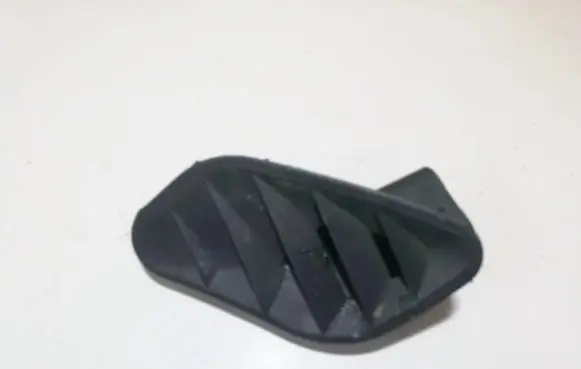 Mitsubishi Pajero Sport I Dash center air vent grill mr1174832
