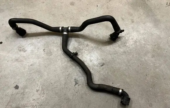 BMW M5 F90 Engine coolant pipe/hose 738000765