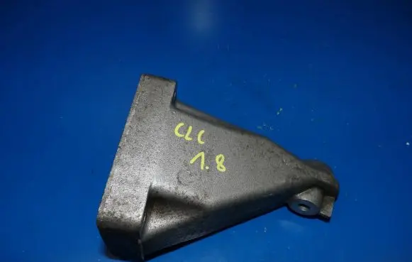 Mercedes-Benz CLC CL203 Engine mounting bracket A2712230804