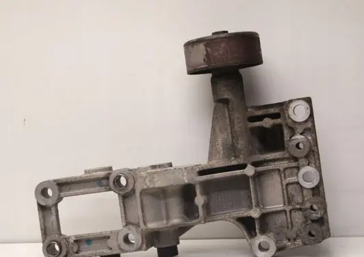KIA Carens II Engine mounting bracket 