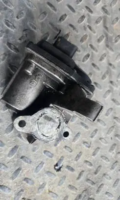 Mercedes-Benz C W205 EGR valve 8201068965