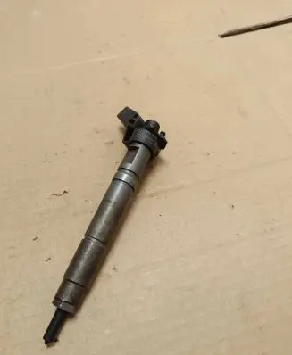 Mercedes-Benz E W211 Fuel injector A6290700287