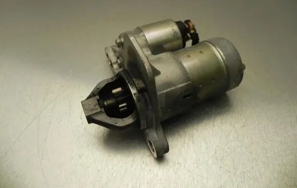 Nissan Juke I F15 Starter motor 23300EN21B VD9731
