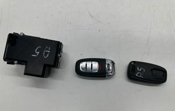 Audi A5 8T 8F Ignition key/card 8K0909131D 1130910657125022