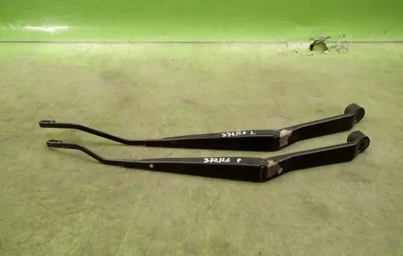 Suzuki Grand Vitara II Front wiper blade arm