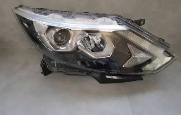 Nissan Qashqai Headlight/headlamp 10018015