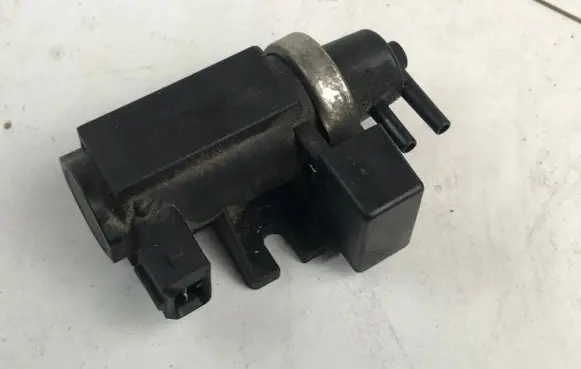 BMW 7 E65 E66 Vacuum valve 2247906 03T153