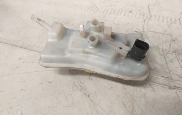 Brake fluid reservoir