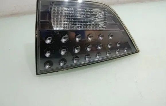 Tailgate rear/tail lights