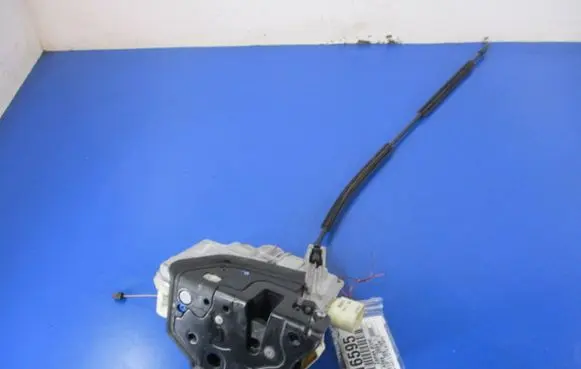 Seat Altea XL Front door lock
