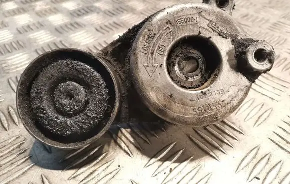 Chrysler 300 - 300C Generator/alternator belt tensioner
