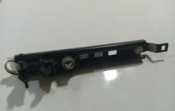 Opel Astra H Seat belt adjustment rail 13166032