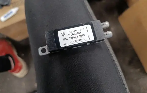 Maserati Ghibli Aerial antenna amplifier 670002131 E5010R040019