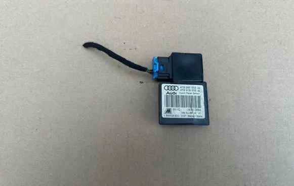 Audi A6 S6 C6 4F Clutch pedal sensor 4F0910658 4F0906658