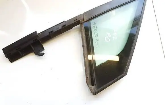 Citroen C5 Front door vent window glass four-door DOT211M75AS2