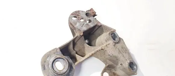 Audi A4 S4 B5 8D Engine mounting bracket 4b0199352a