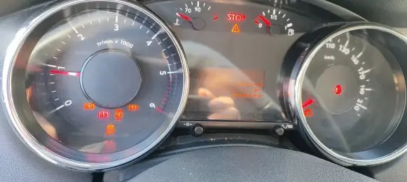 Peugeot 5008 Speedometer (instrument cluster) 9804210980 00693177 69389200U