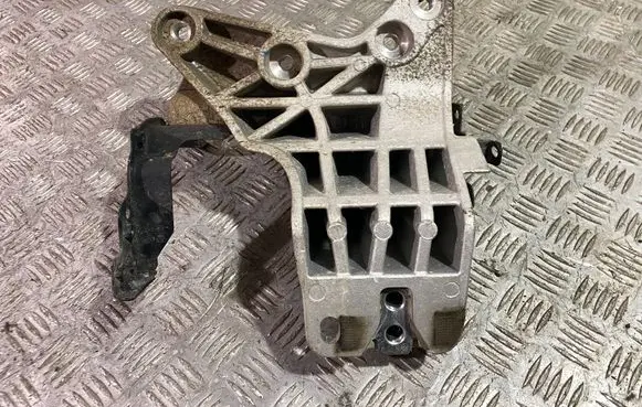Hyundai Kona I Gearbox mounting bracket