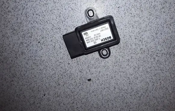 BMW 5 E39 ESP acceleration yaw rate sensor 34526753694 6753694