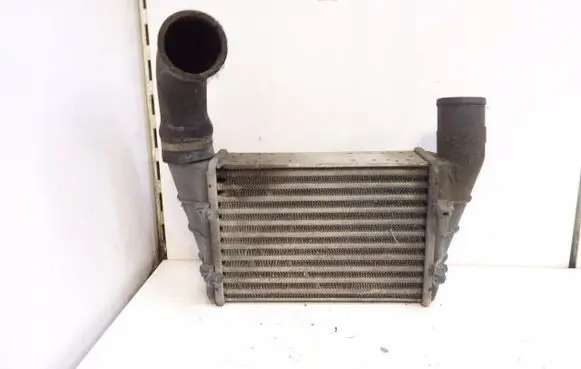 Volkswagen PASSAT B5 Intercooler radiator 058145805A