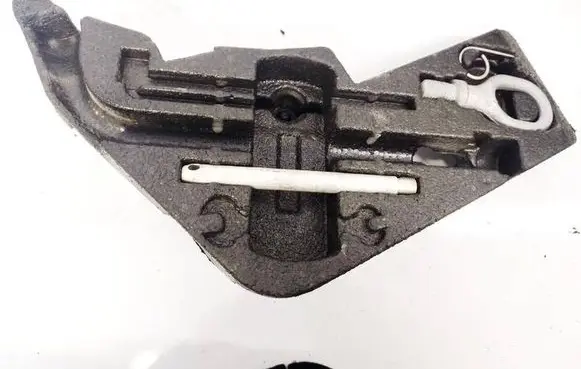 Volkswagen Touareg I Tool set 7L0012113